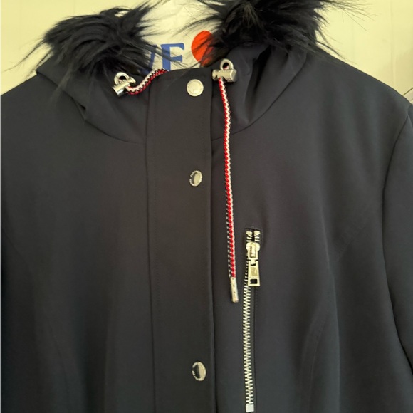 Lightly worn Tommy jacket ! Perfect for winter - Picture 8 of 12